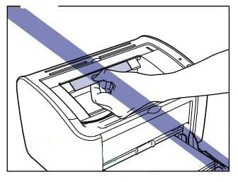 không sử dụng một tay để lấy giấy ra