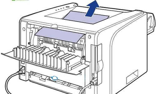 sử dụng 2 tay kéo theo chiều giấy được in ra